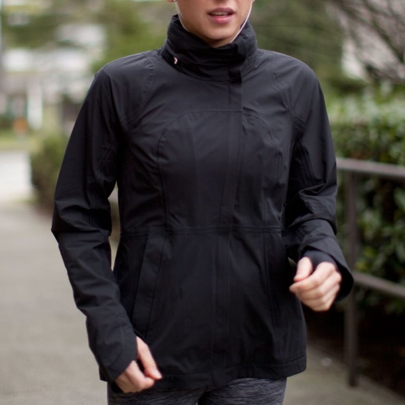 Lululemon Run: In The Rain Jacket Black Size 2 - Picture 2 of 8